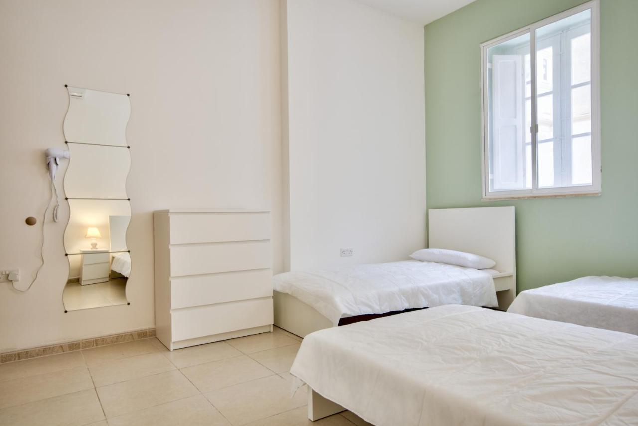 Azure Haven - Gzira Apartments And Penthouse By Shortletsmalta Exterior foto