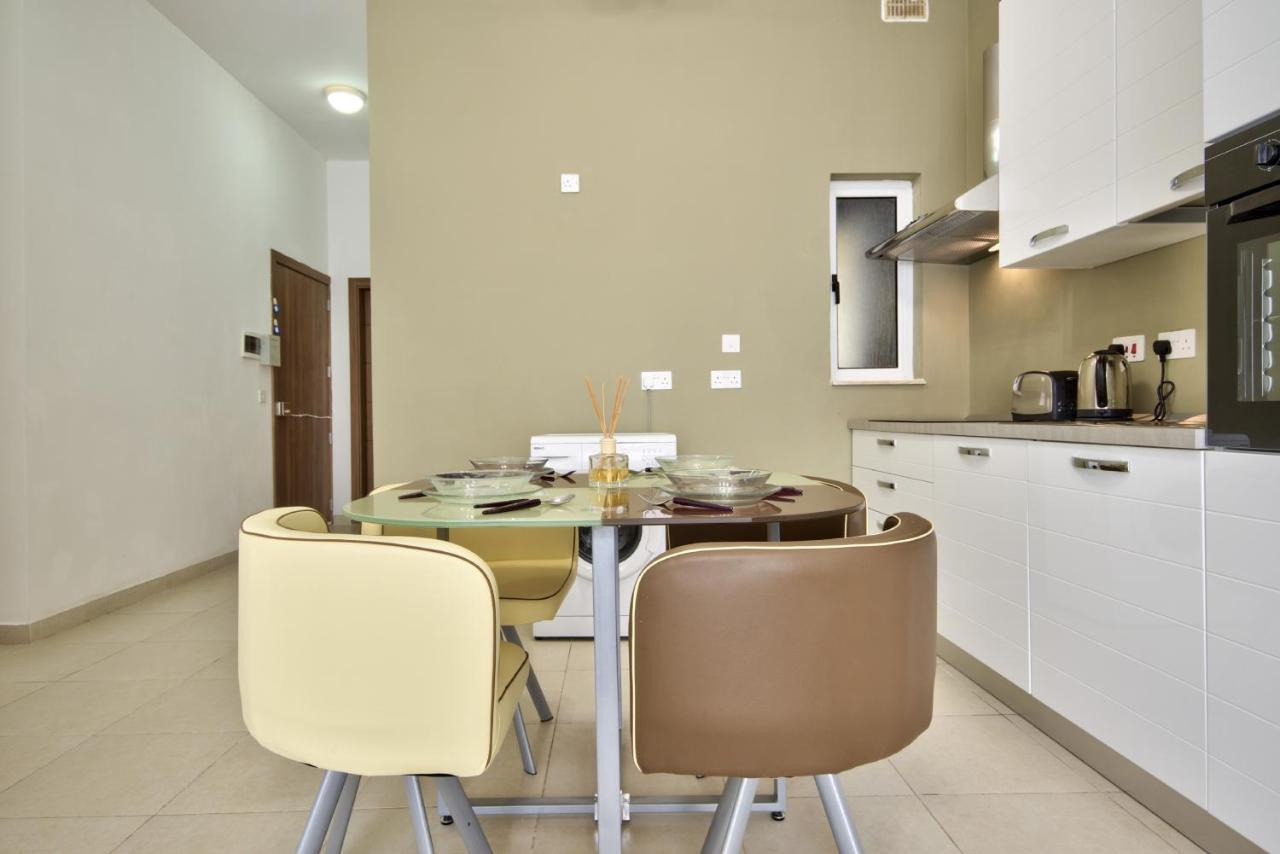 Azure Haven - Gzira Apartments And Penthouse By Shortletsmalta Exterior foto