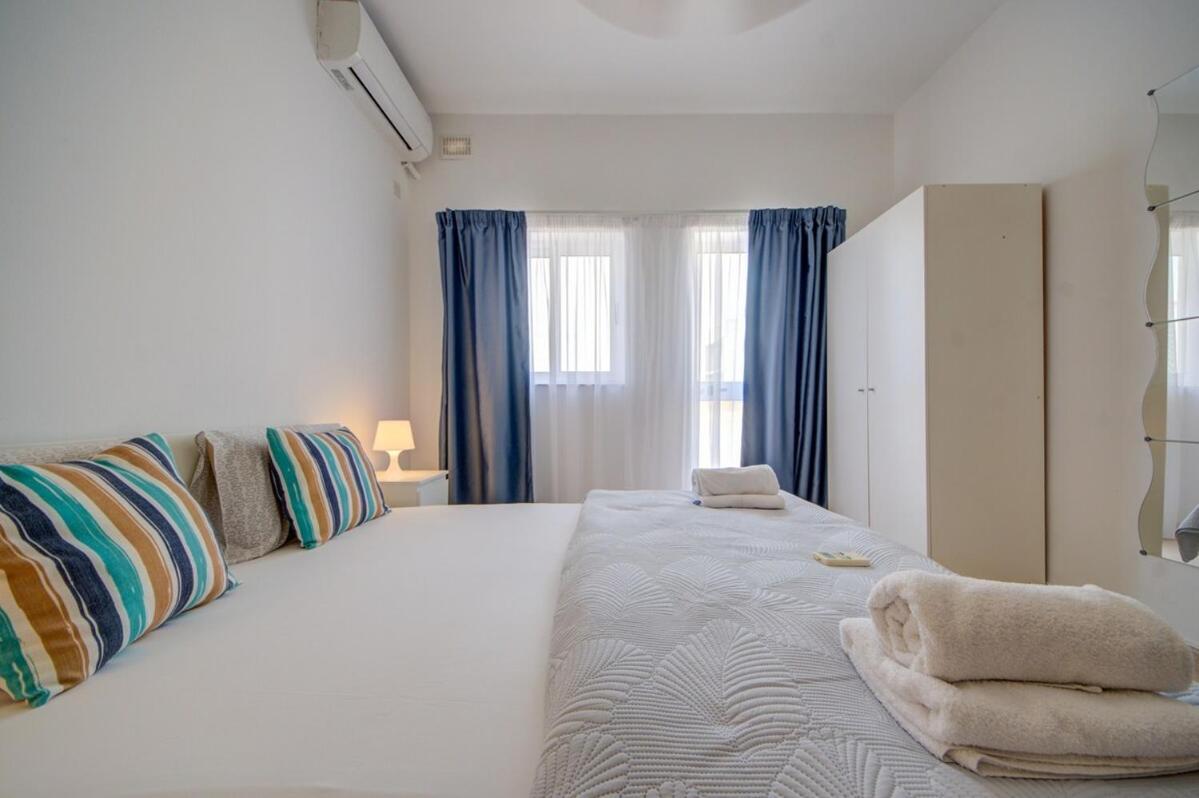 Azure Haven - Gzira Apartments And Penthouse By Shortletsmalta Zimmer foto