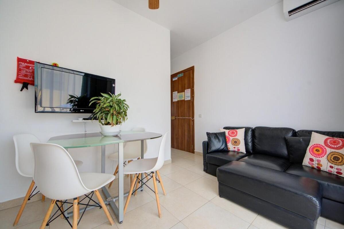 Azure Haven - Gzira Apartments And Penthouse By Shortletsmalta Zimmer foto