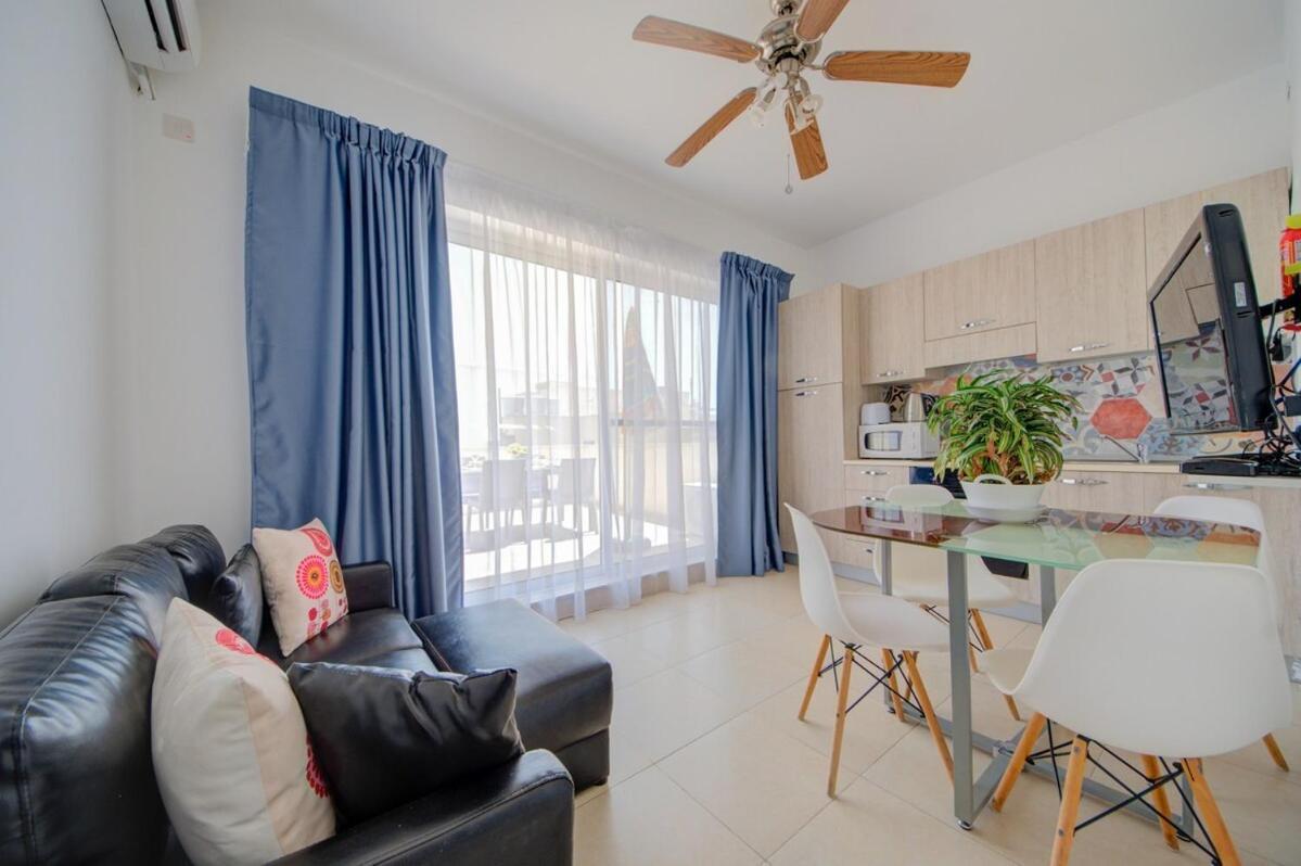 Azure Haven - Gzira Apartments And Penthouse By Shortletsmalta Zimmer foto
