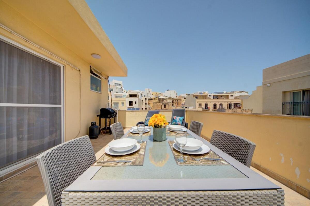 Azure Haven - Gzira Apartments And Penthouse By Shortletsmalta Zimmer foto